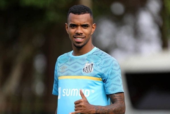 Perto de emprestar Lucas Pires, Santos enfrenta dificuldade para reduzir  elenco, santos