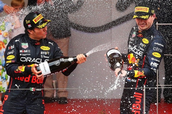 Pérez y Verstappen celebrando en Mónaco (Getty Images)