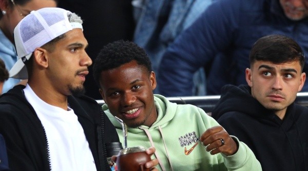 Ronald Araujo, Ansu Fati y Pedri, exceptuados del recorte salarial en Barcelona