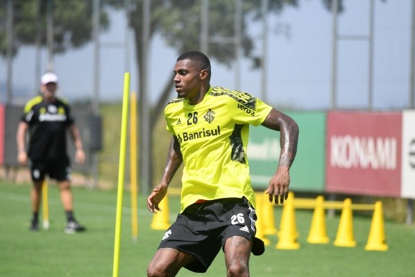 Jacaré colorado! Inter anuncia juiz-forano Wesley Moraes