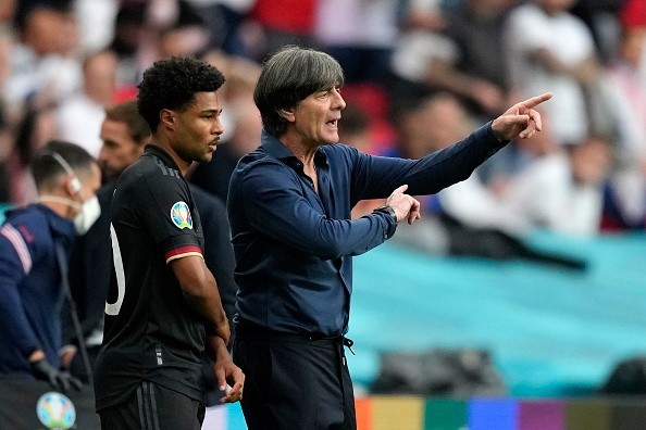 Löw dirigiendo en sus finales a Alemania. Getty.