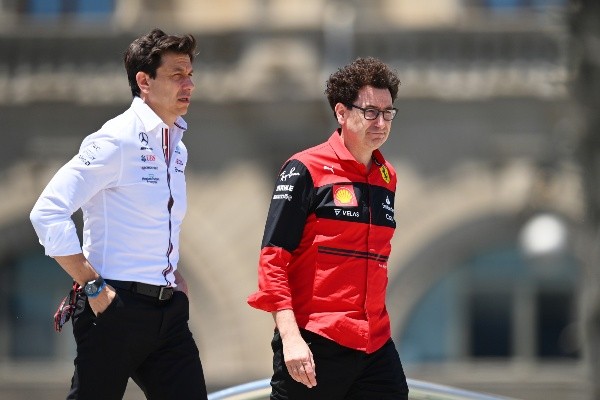 Mattia Binotto junto a Toto Wolff en el Gran Premio de Azerbaiyán (Getty Images)