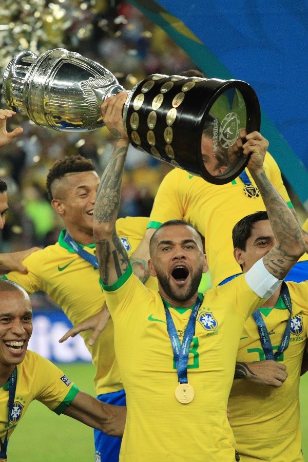 Dani Alves con la Copa América 2019 (Getty Images)