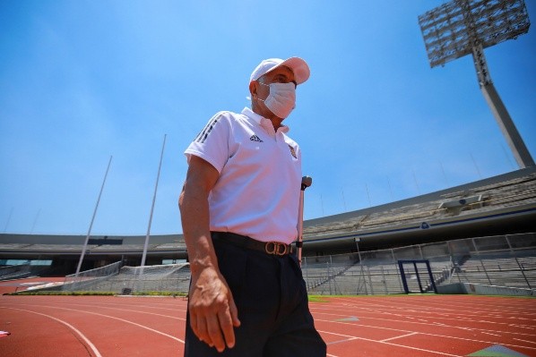 Ricardo Ferretti en una de sus últimas visitas a CU como entrenador visitante. Imago7