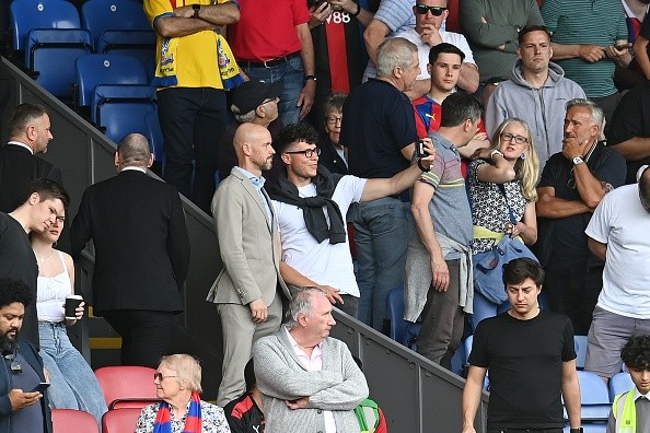 Erik ten Hag viendo a Manchester United. Getty.