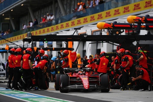 Charles Leclerc criticó al personal mecánico de Ferrari (Getty Images)