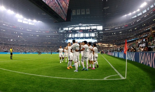 ARLINGTON, TEXAS - MAY 28: Santiago Tomas Gimenez #29 of Mexico celebrates with teammates after scoring a goal against Nigeria in the first half of a 2022 International Friendly match at AT&T Stadium on May 28, 2022 in Arlington, Texas. Mexico won 2-1. (Photo by Ron Jenkins/Getty Images)