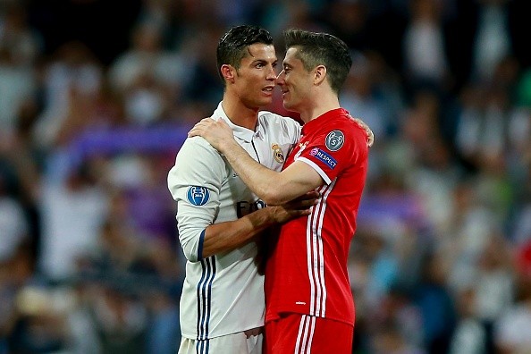 Ronaldo y Lewandowski, los jugadores de las negociaciones. Getty.