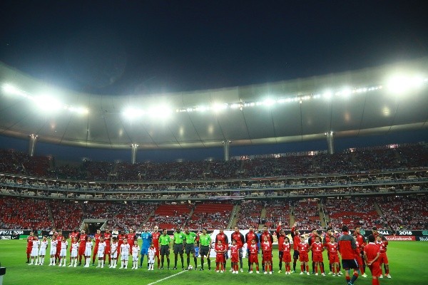 Teams of Chivas and of Toronto FC pose prior the second leg match of the final between Chivas and Toronto FC as part of CONCACAF Champions League 2018 at Akron Stadium on April 25, 2018 in Zapopan, Mexico. (Photo by Hector Vivas/Getty Images)