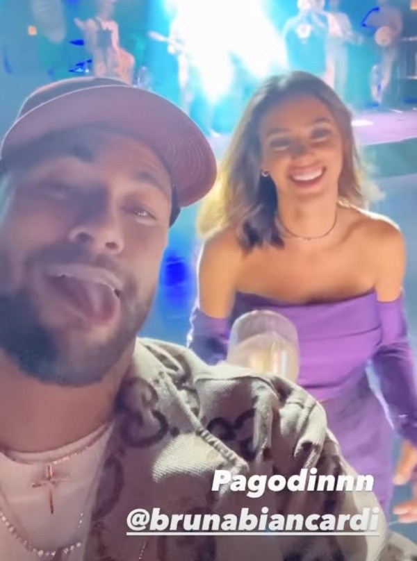 Reprodução/Instagram oficial de Neymar - Neymar curte show ao lado de Bruna Biancardi.
