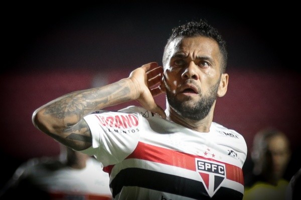 Daniel Alves jogou com Diniz no São Paulo (Foto: Marcello Zambrana/AGIF)