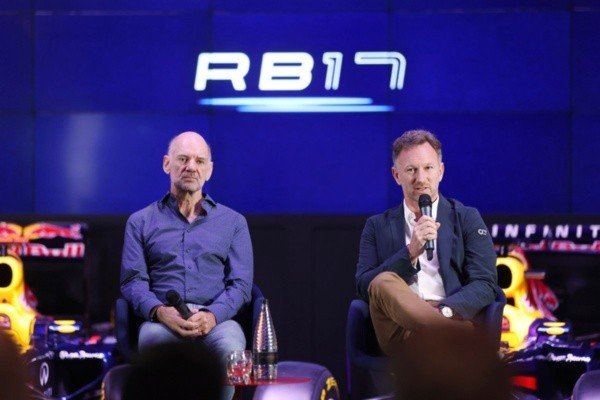 Adrian Newey y Christian Horner, en el anuncio del RB17 (Red Bull Content Pool)