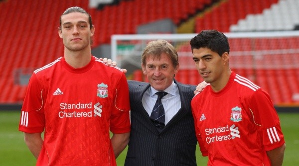 Andy Carroll y Luis Suárez, en su presentación en Liverpool en 2011