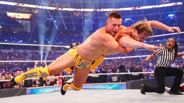 The Miz traicionó a Logan Paul al finalizar su combate en WrestleMania