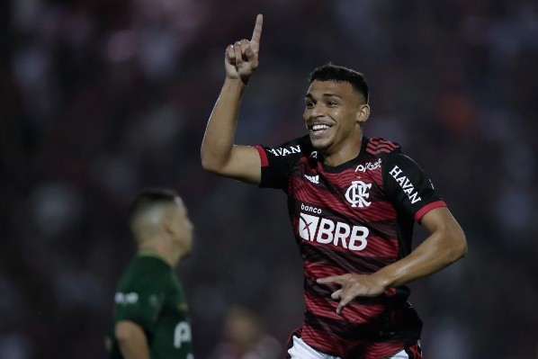Foto: AGIF/AGIF - Victor Hugo vai fazer sua estreia como titular do Flamengo