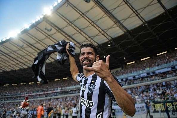 Diego Costa con Mineiro. Getty.
