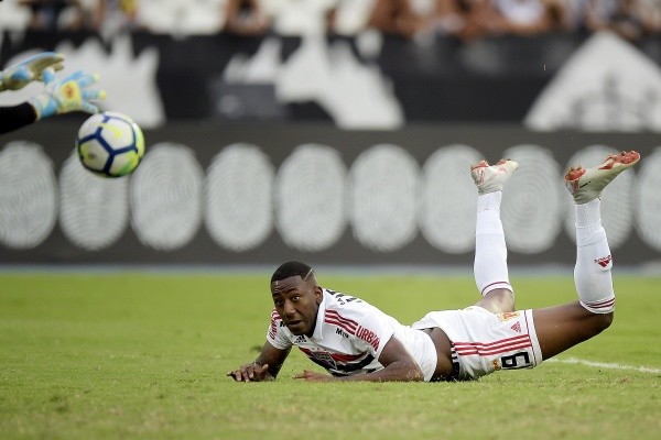 Gonzalo Carneiro con la playera del San Pablo (Getty Images)