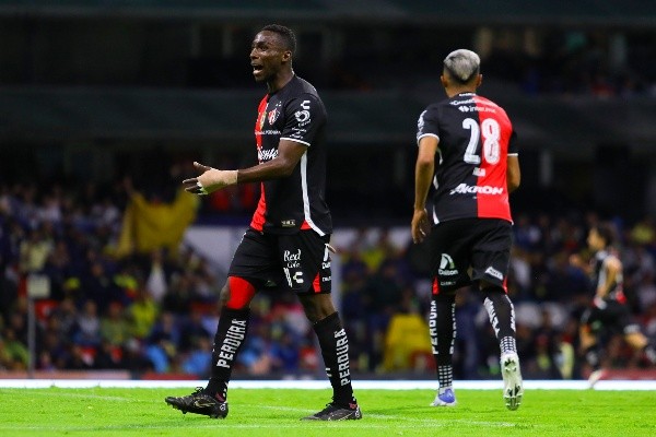 Julián Quiñones, con fractura de mano izquierda (Imago 7)