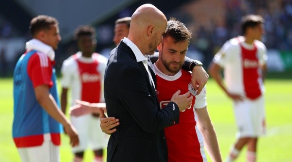 Tagliafico, junto a su exentrenador en Ajax, Erik ten Hag