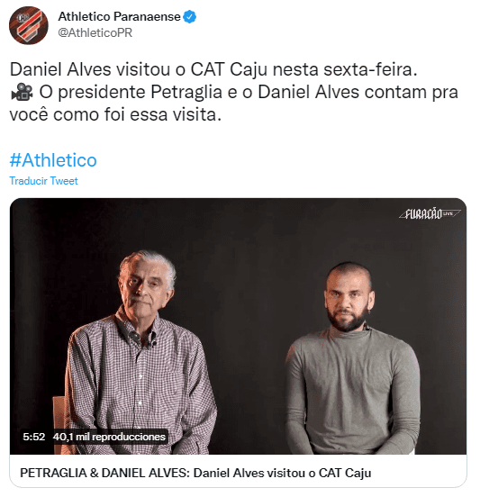 Dani Alves hasta se mostró junto al presidente del Atlético Paranaense en diciembre del 2021.