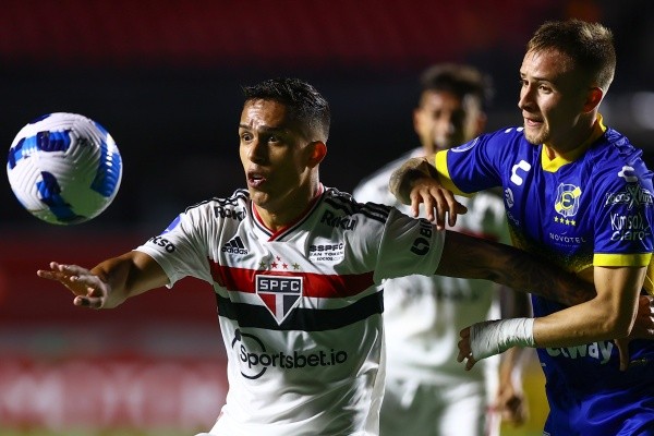 Foto: Marcello Zambrana/AGIF - Lateral-direito tem contrato no Morumbi expirando em dezembro