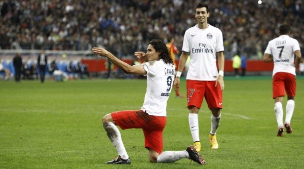 El festejo del rifle que le costó una expulsión a Cavani