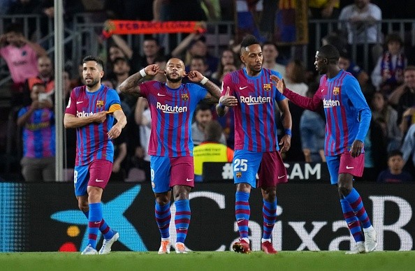 Festejo de gol de Memphis con Barcelona. Getty.