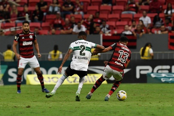 Mateus Bonomi/AGIF/ Flamengo em campo contra o Coritiba. 