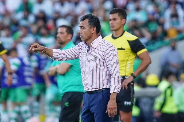 Ricardo Cadena, DT de Chivas (Imago 7)