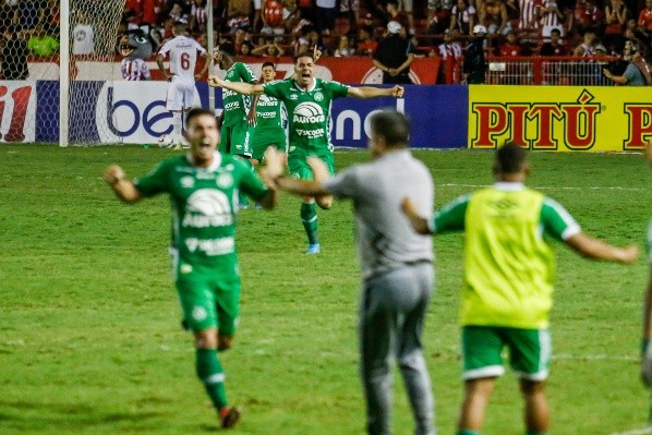 Foto: Rafael Vieira/AGIF - Com o empate em casa, Marcelo Cabo ainda não perdeu no comando da Chape