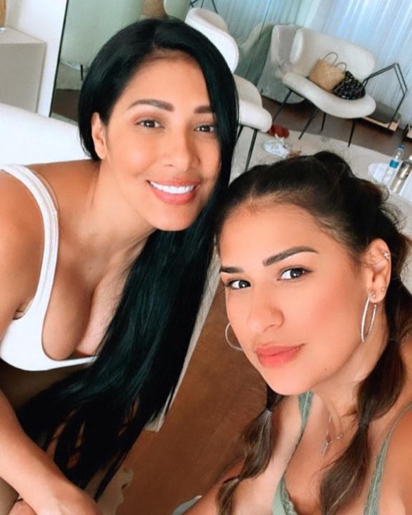 Reprodução/Instagram oficial de Simone e Simaria - Simone e Simaria posam para as redes sociais.