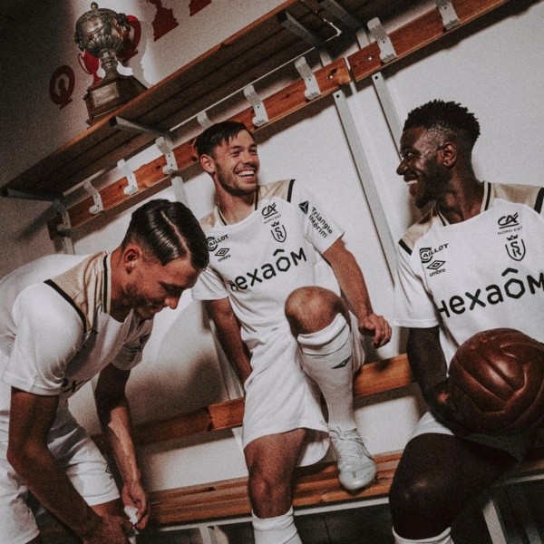 Segunda camiseta del Stade de Reims para la temporada 2022-23