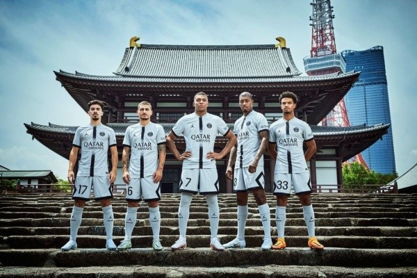 PSG y su segunda camiseta para la temporada 2022-23