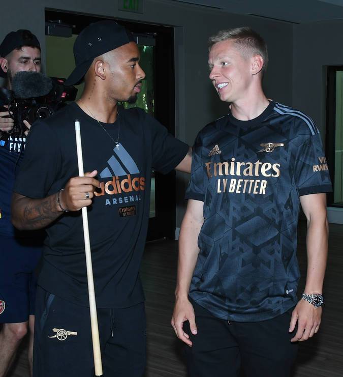 Gabriel Jesus y Oleksandr Zinchenko