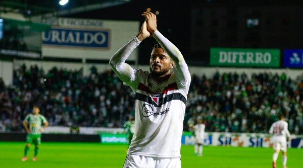 Reinaldo tem contrato com o São Paulo até dezembro (Foto: Luiz Erbes/AGIF)