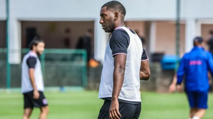 Carneiro está listo para debutar con Cruz Azul. Créditos: @CruzAzul