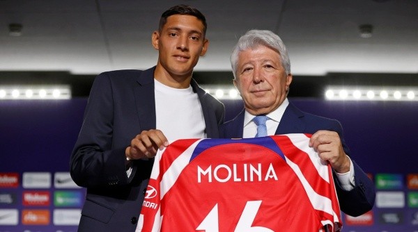 Cerezo presentó a Molina como nuevo jugador de Atlético de Madrid (Twitter @Atleti)