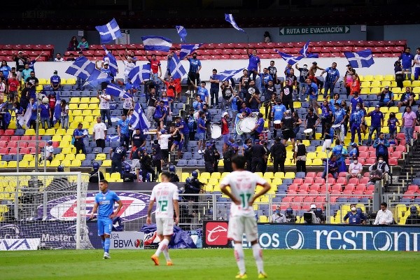 Menos de 15 mil fanáticos en el Estadio Azteca (Imago 7)