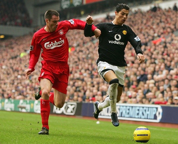 Carragher ante Ronaldo, 2005. (Getty)