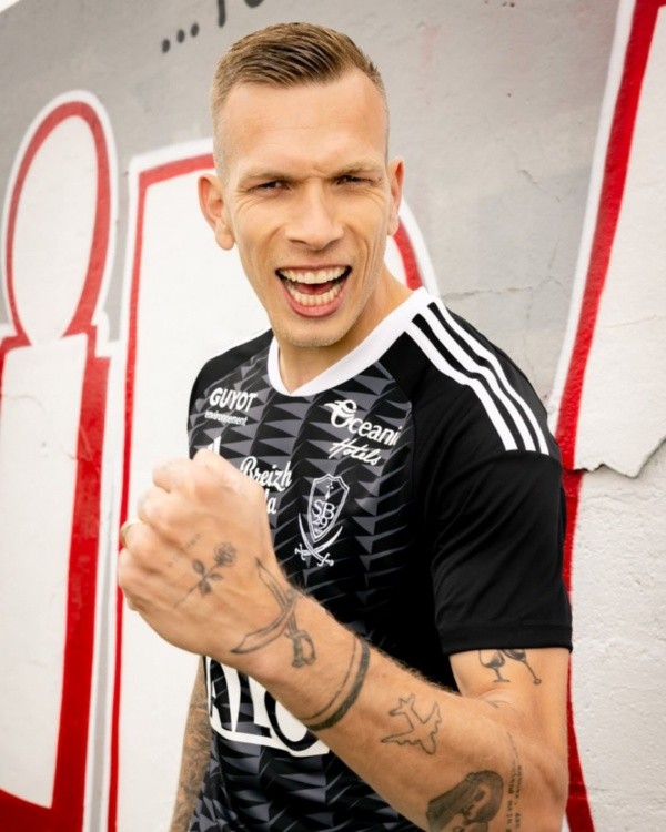 Camiseta alternativa de Stade Brest para la temporada 2022-23