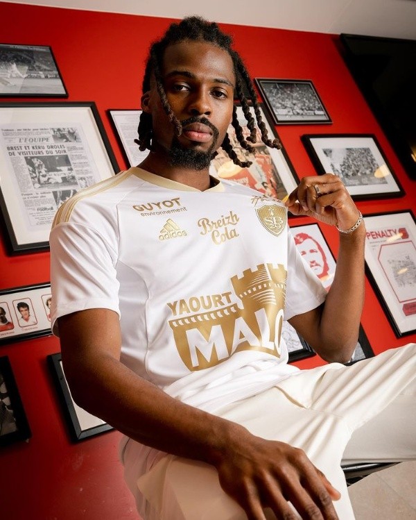 Camiseta visitante de Stade Brest para la temporada 2022-23