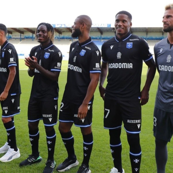 Camiseta de visita de Auxerre para la temporada 2022-23