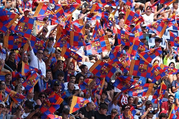 Hinchas de Barcelona en presentación de Lewandowski. Getty.