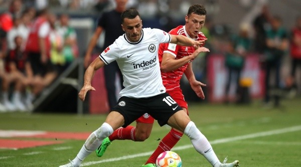 Kostic pudo jugar la primera fecha de la Bundesliga ante Bayern (Getty Images)