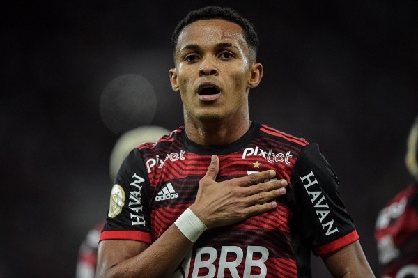Thiago Ribeiro/AGIF/ Lázaro marcou o primeiro gol do Flamengo contra o São Paulo. 