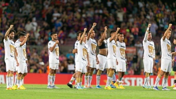 Pumas echando un Goya con sus fanáticos | Twitter: @PumasMX