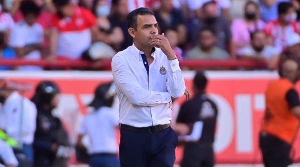 Aguascalientes, Aguascalientes, 29 de abril de 2022. Ricardo Cadena director tecnico, durante el partido de la jornada 17 del torneo Grita Mexico Clausura 2022 de la Liga BBVA MX, entre los Rayos del Necaxa y las Chivas Rayadas del Guadalajara, celebrado en el estadio Victoria. Foto: Imago7/Sebastian Laureano Miranda