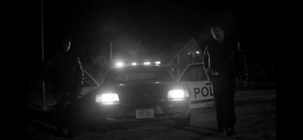El encuentro de Jeffie con la policía, el principio del fin para Gene Takavic. (IMDb)