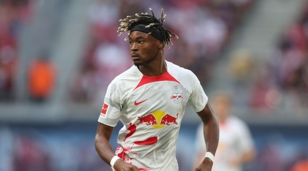 Mohamed Simakan, defensor de RB Leipzig