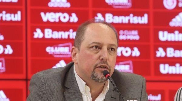 Alessandro Barcellos não irá contratar o chileno Aránguiz nessa janela. Foto: Ricardo Duarte/ Internacional